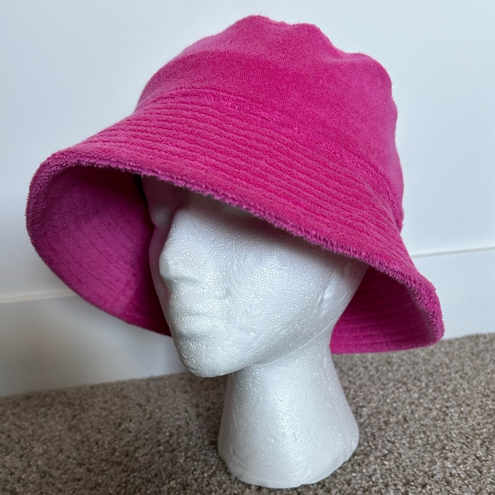 S/M WILFRED FREE Bucket Hat